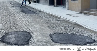 yordi102 - W Bielsku-Białej nie lepiej. Niedawno "naprawiono" odcinek drogi w centrum...