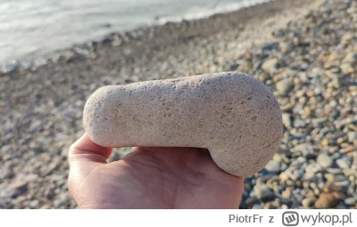 PiotrFr - Znalazłem na plaży kamień pasujący do #wykop20 ( ͡° ͜ʖ ͡°)

#francja #morze...
