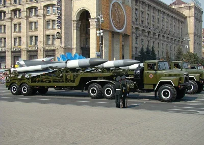 murison - @WujaTHC: ale zobacz o czym mowa... te rakiety sa tak wielkie że na naczepe...