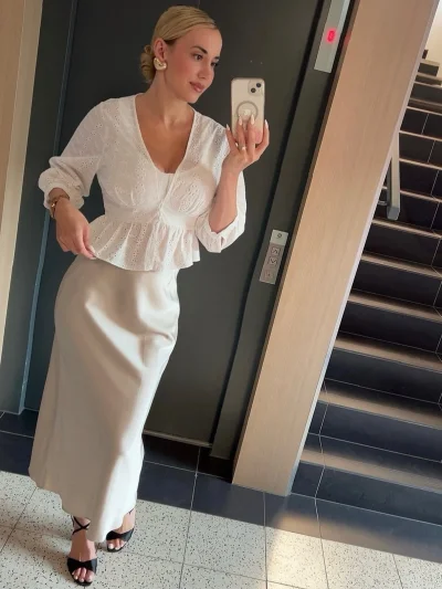 mam_spanko - Wiedzieliscie ze Marianna niczym czarna dziura zakrzywiła drzwi od windy...