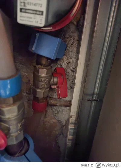 b4a3 - Mam problem z zaworem ciepłej wody. Powiedźcie mi proszę jak stanę naprzeciwko...