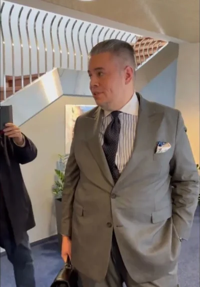 jaroty - Tymczasem w siedzibie Twittera ( ͡° ͜ʖ ͡°)

#twitter #heheszki #polityka #pd...