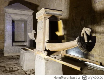 HeruMerenbast - Wewnętrzne sanktuarium w świątyni Horusa w Edfu. 
Na zdjęciu kolejno:...