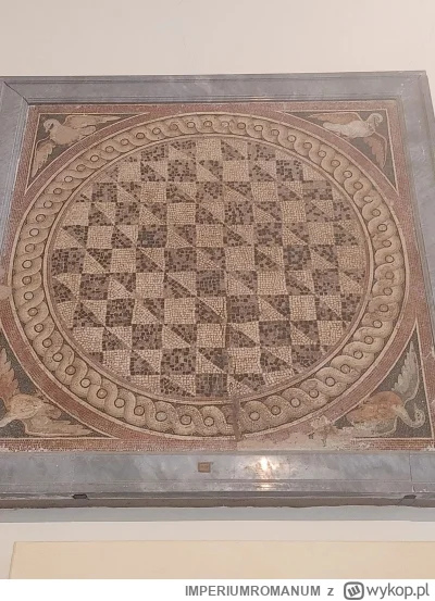 IMPERIUMROMANUM - Rzymska mozaika ukazująca szachownicę

Rzymska mozaika ukazująca sz...