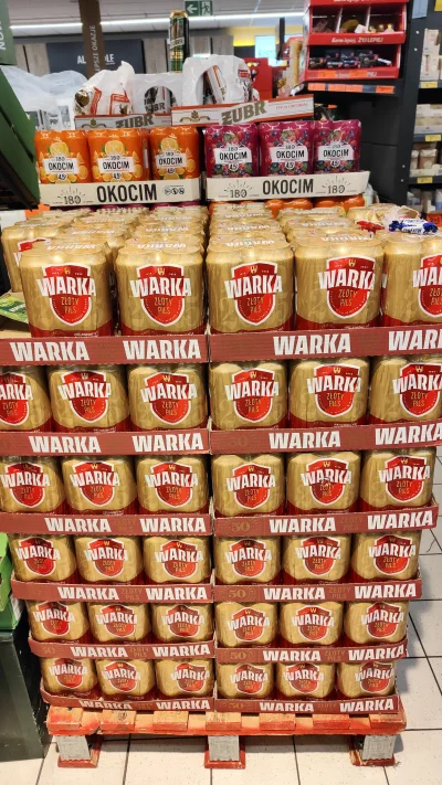 KarkowkaWPromocji - W Kórniku paleta stoi. Jade chłodzić. Na kartce cena 3.99. przy k...