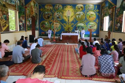 Nusantara - @Hexenbrenner: Jak się poszuka zdjęć kościołów w Kambodży to faktycznie t...