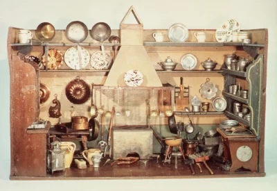 Loskamilos1 - Zabawkowa kuchnia pochodząca z okresu pomiędzy 1830 i 1880 rokiem. Zest...