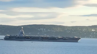 maziczek - patrzcie jakiego #!$%@? uchwyciłem
USS Gerald R. Ford zawinął do Oslo