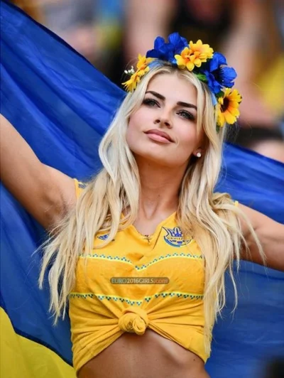 dotankowany_noca - Synek jaka #p0lka patrz jakie ładne Ukrainki są
#przegryw
SPOILER
