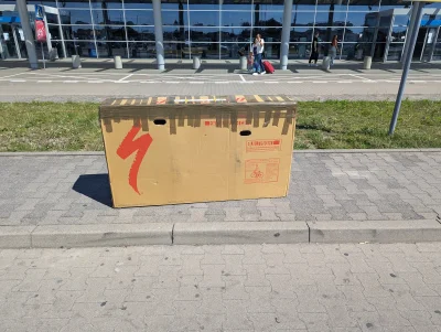 baczek123456 - @ChlopoRobotnik2137: Tutaj mi dali karton rowerowy za free w Rzymie, a...