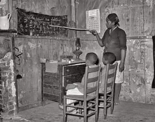 smooker - #fotografia #stare #usa 

Mother home schools her children in Transylvania,...