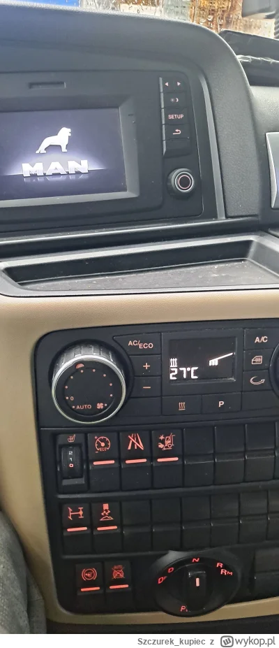 Szczurek_kupiec - #bonzo akat zobacz menelu jak się żyje 3000euro na łapę 27 stopni w...