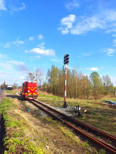 sylwke3100 - Mała bytomska lokomotywa na manewrach (｡◕‿‿◕｡)

#slask #bytom #kolej #po...