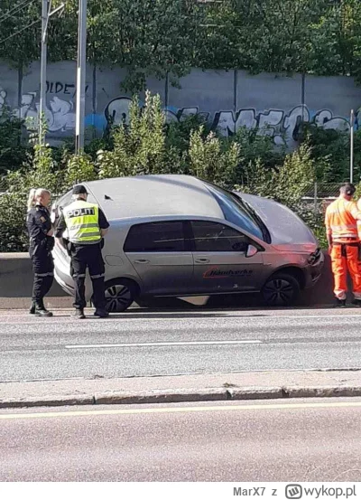 MarX7 - Kolega z pracy się popisał. Golf kontra nowe  elektryczne Porsche ( ͡° ͜ʖ ͡°)...