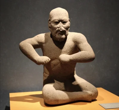 Loskamilos1 - "The wrestler" to nazwa rzeźby, która przedstawia siedzącego mężczyznę,...