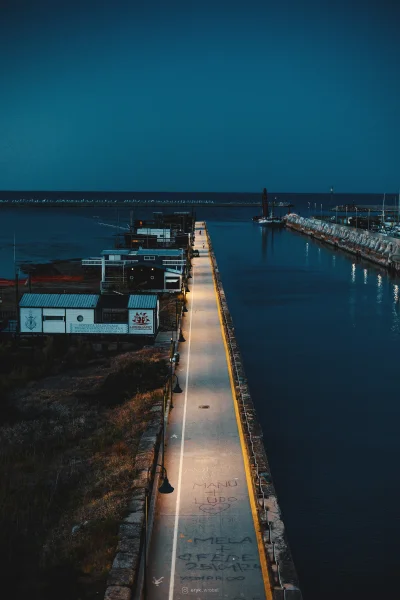 hakeryk2 - Późnowieczorny widok z Ponte del Mare, Pescara 🇮🇹 

Na instagramie - za ...