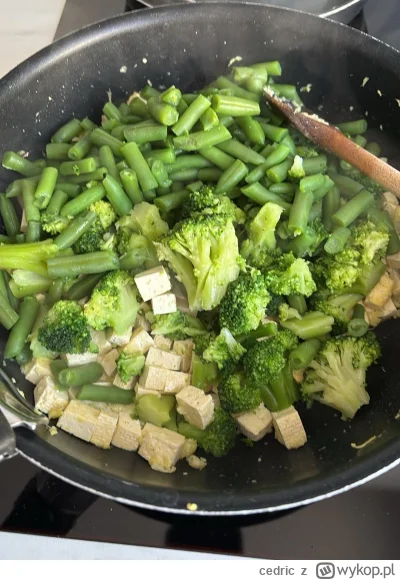 cedric - @Soothsayer ja po staremu tofu brokuł i fasola i makaron ryżowy na 4 dni;) w...