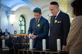 KochanekAdmina - >Najlepsze jest to, że prawaki kreując swój alternatywny świat, nie ...