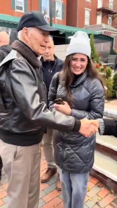 gerwazy-oko - Ukraińscy uchodźcy przypadkowo spotkali Joe Bidena na ulicy i podziękow...