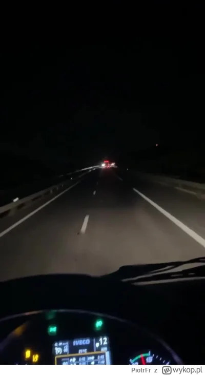 PiotrFr - Taki debil na A54. Ale włączył awaryjne więc można xD

#bekaztransa #zyciet...