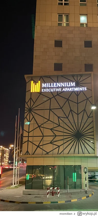 mxmilian - Podobieństwo z logotypem Millenium Hall zapewne przypadkowe #rzeszow