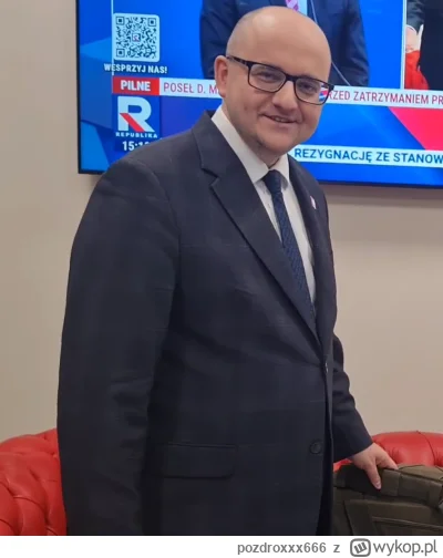 pozdroxxx666 - @gregory96: zdjęcie z tindera vs rzeczywistość