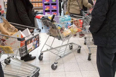 haloczymnieslychac - #sklepy #logikarozowychpaskow
Słuchajcie uważnie głupie baby bo ...