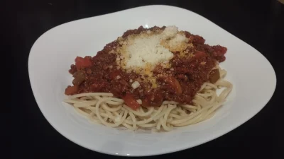 Sandrinia - Spaghetti bolognese 
Boczek, cebula, seler naciowy, marchewka, mielone wo...