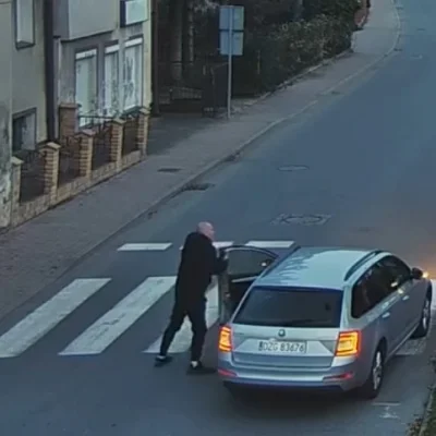 Itslilianka - @Nighthuntero Seba z auta prawdziwy chad wyskoczył na ratunek. Aż żałuj...