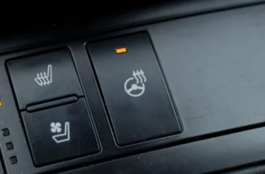 jmuhha - Używacie w swoich samochodach

-podgrzewanej kierownicy,
-podgrzewanych fote...