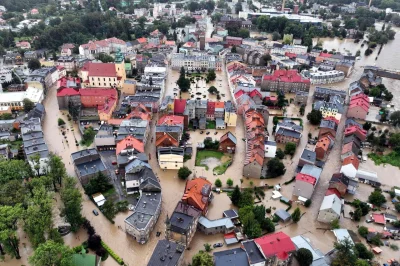 wqeqwfsafasdfasd - Błagam, przestańcie jeździć autami spalinowymi, latać na wakacje, ...