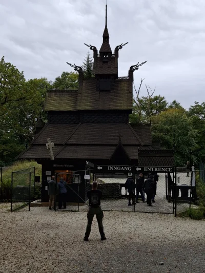 Wachatron - #blackmetal 

W kościele, a gdzie? W końcu niedziela. Ma ktos może ognia?...