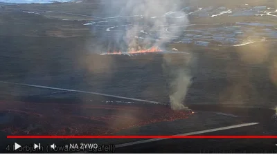 bluzgajacy - #islandia Przed chwilą nastąpił wybuch 30 metrów od pracujących tam robo...