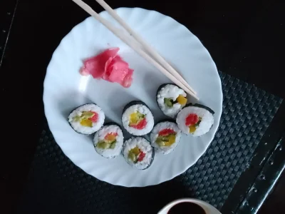 krytyk1205 - #gotujzwykopem #sushi
Plusujcie moje pierwsze własnoręcznie robione sush...