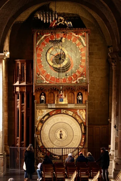 Loskamilos1 - Poniższy zegar astronomiczny jest umiejscowiony w katedrze w szwedzkim ...