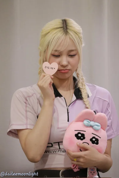 XKHYCCB2dX - #koreanka #jihan #weeekly