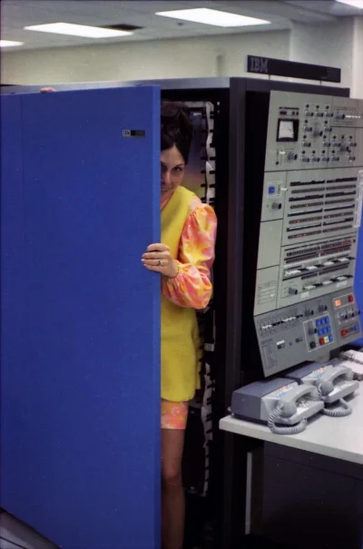 M.....T - Rumun też była kobietą.

#ibm #komputery
