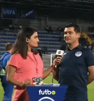 wfyokyga - Ale chyciła w cymbał xd Twarda sztuka, poprawiła włosy jakby nigdy nic i j...