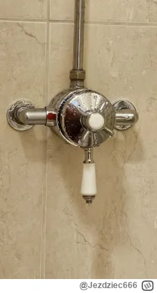 Jezdziec666 - Zwiedzasz sobie #londyn , a w hotelu nie wiesz czy masz szukać Niemców ...