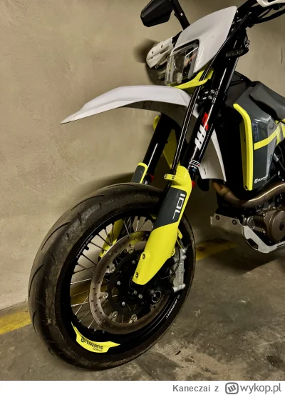 Kaneczai - Pytanie co do opon. W 701 mam na bokach przebarwienia opony, w dotyku ta o...