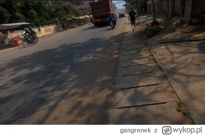 gangrenek - Nowy gniot mumina
- pojechali wynajętym autem z kierowcą
- szkoła załatwi...