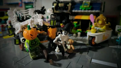 Niszczycielski_Muminek - Spooky scary skeletons... #halloween #lego