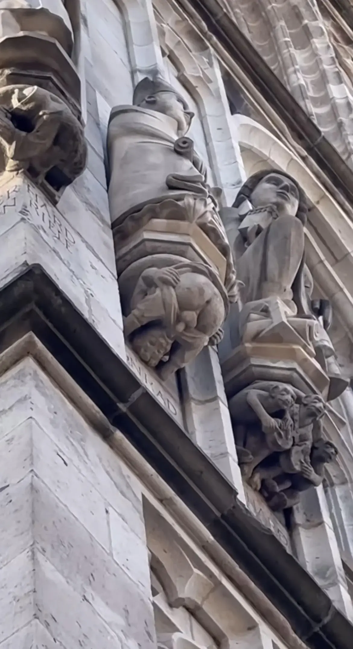 wfyokyga - Kiedyś to była sztuka, nie to co teraz dziadostwo i jeszcze to AI śmierdzą...