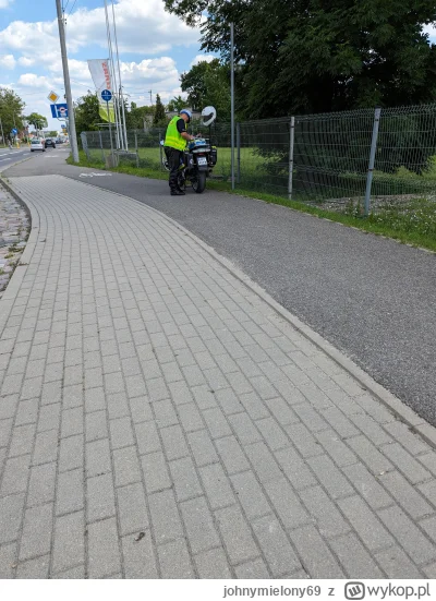 johnymielony69 - Dzień dobry, czy to jest rower?
#motocykle #policja #milicja #rower ...