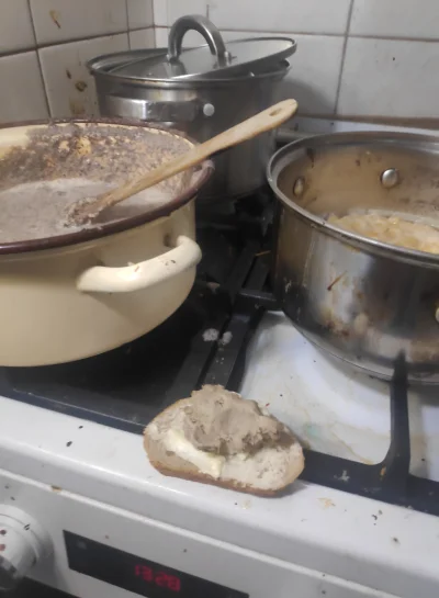 KingaM - #gotujzkinga #gotujzwykopem kanapkę z pasztetem z końcówki chlebka z piętki ...