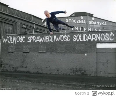 Goatifi - sierpień 1980. lech wałęsa wykonuje słynny skok przez płot czym rozpoczyna ...
