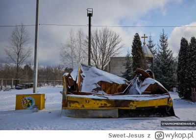 Sweet-Jesus - Tyle zostało z żółtej budki z pamiątkami, która stała po prawej stronie...