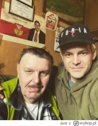 jield - @ShineLow: no jak nie jak tak! Jak to best friendsy! Zresztą twarzą w twarz h...