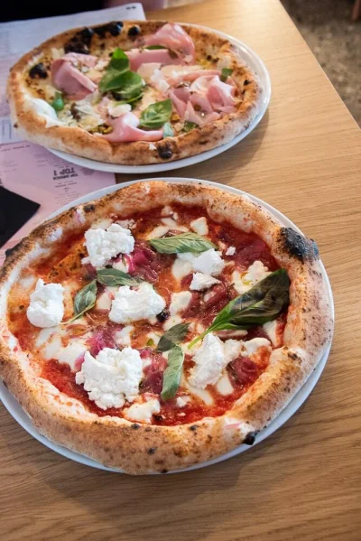 giorgioborgio - #pizza #jedzenie Dlaczego w Polsce trzeba kilka godzin zasuwać na tak...