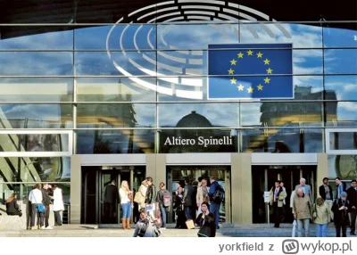 yorkfield - Kogoś to dziwi? Polecam poczytać o tym panu bo kierunek w którym idzie ZS...